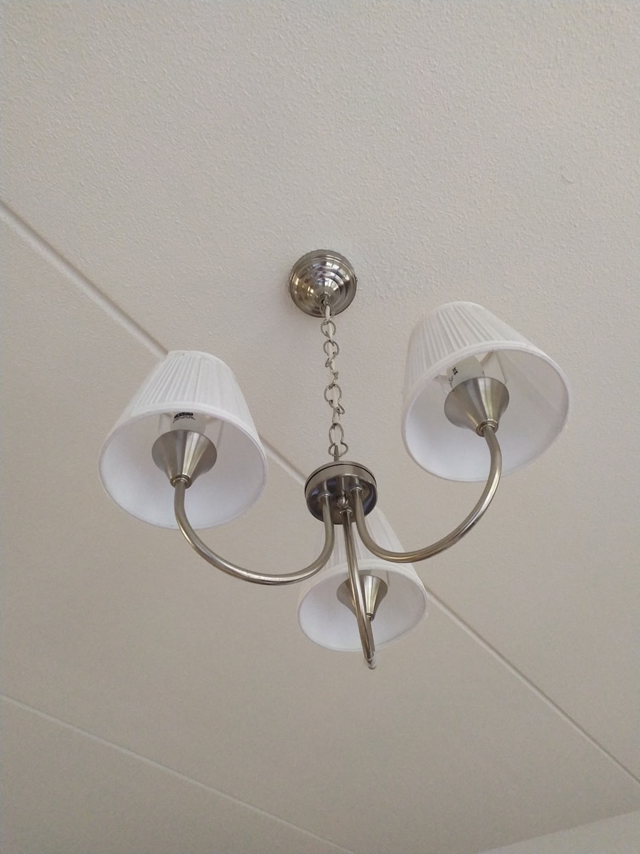 Photo "Cloud paper flower chandelier for simple style bedroom"