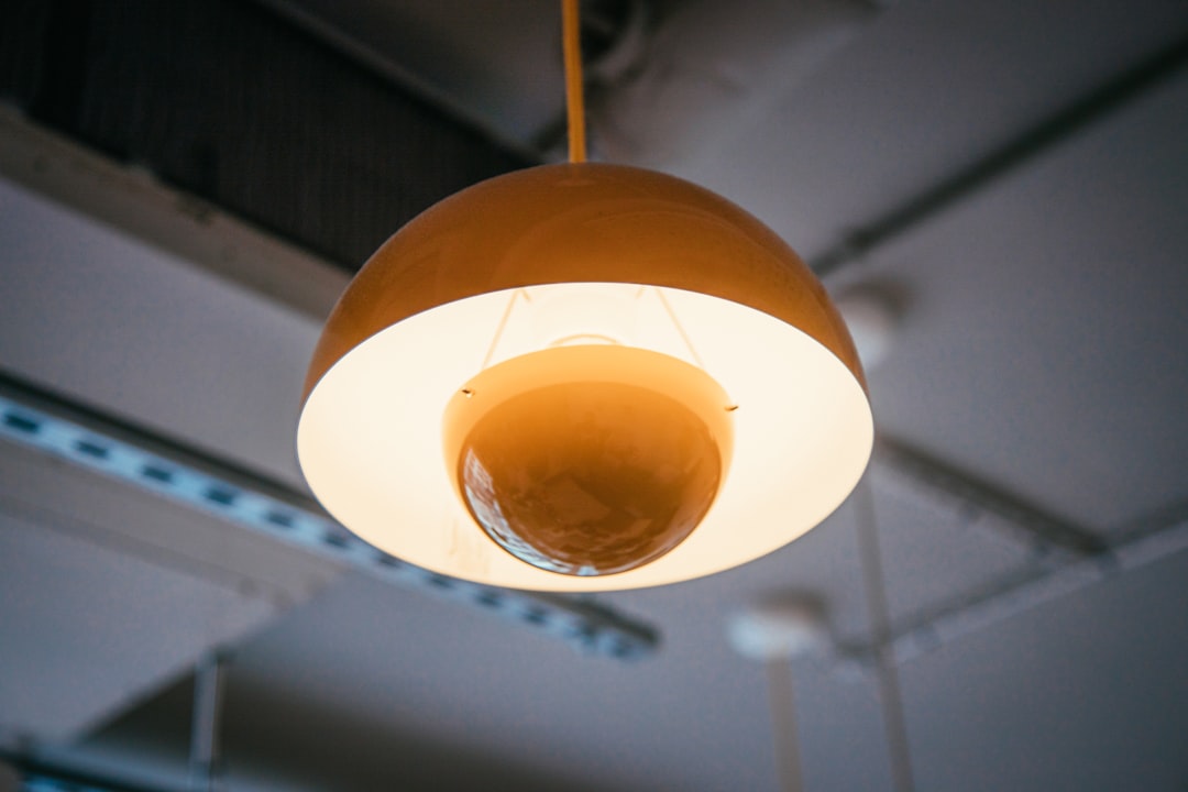 Photo retro 70s space age orange acrylic table lamp